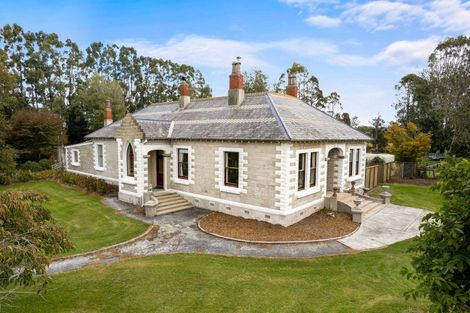 Photo of property in 66 Riverbank Road, Inch Clutha, Kaitangata, 9281