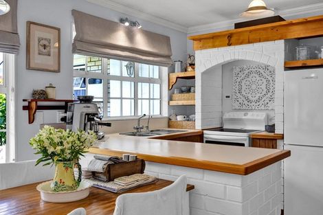 Photo of property in 11 Elder Grove, Whalers Gate, New Plymouth, 4310