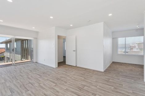 Photo of property in 4/62 Kitchener Road, Milford, Auckland, 0620