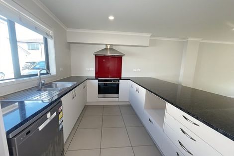 Photo of property in 12 Akeake Lane, Manurewa, Auckland, 2102