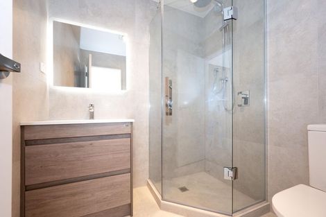 Photo of property in 4/737 East Coast Road, Browns Bay, Auckland, 0630