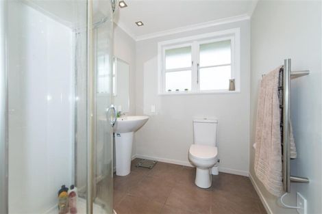 Photo of property in 10 Kaweka Street, New Lynn, Auckland, 0600