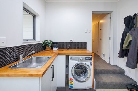 Photo of property in 103 Cashmere Drive, Fitzherbert, Palmerston North, 4410