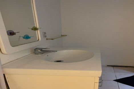 Photo of property in 211 Chelsea View Drive, Chatswood, Auckland, 0626