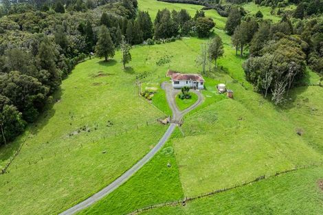 Photo of property in 369 Mangakura Road, Helensville, 0875