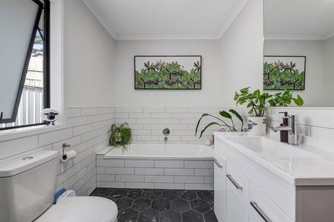 Photo of property in 9 St Julia Court, Helensville, 0800