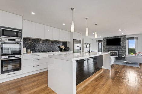 Photo of property in 25 Silicon Way, Fitzherbert, Palmerston North, 4410