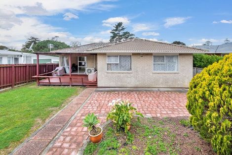 Photo of property in 24 Finlow Drive, Te Atatu South, Auckland, 0610
