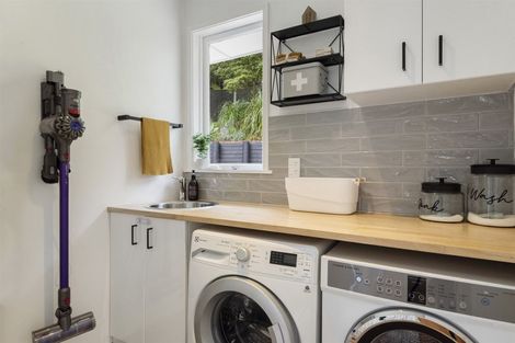 Photo of property in 102 Park Hill Road, Birkenhead, Auckland, 0626