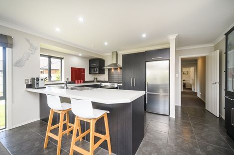 Photo of property in 48 Rosalie Terrace, Kelvin Grove, Palmerston North, 4414