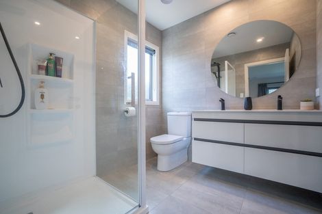 Photo of property in 10 Atlantic Drive, Fitzherbert, Palmerston North, 4410