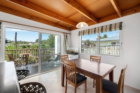 Photo of property in 70 Glanmire Road, Newlands, Wellington, 6037