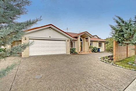 Photo of property in 12 Malin Place, Pinehill, Auckland, 0632
