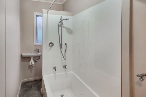 Photo of property in 106a Randwick Road, Moera, Lower Hutt, 5010