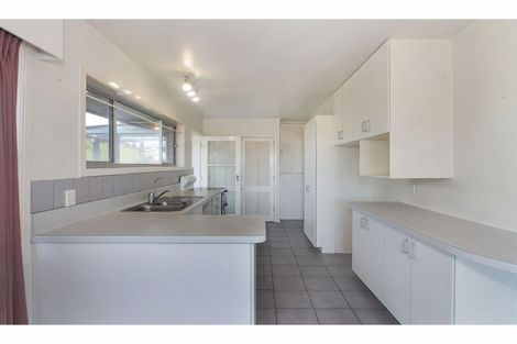 Photo of property in 832 East Coast Road, Oteha, Auckland, 0630