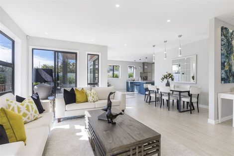 Photo of property in 25 Rothesay Bay Road, Rothesay Bay, Auckland, 0630