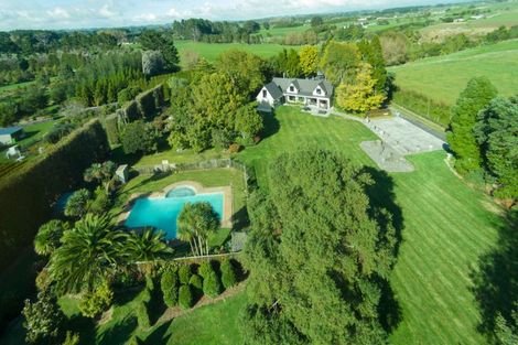 Photo of property in 48 Kairau Road West, Sentry Hill, New Plymouth, 4373