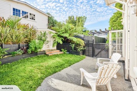 Photo of property in 57 Bolton Street, Kelburn, Wellington, 6012