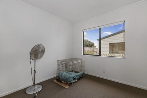 Photo of property in 2/140 Shifnal Drive, Randwick Park, Auckland, 2105
