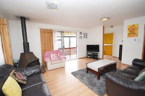 Photo of property in 25 Trias Road, Totara Vale, Auckland, 0629