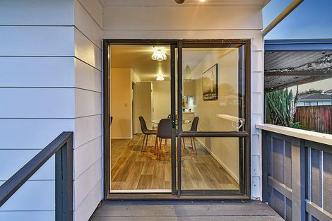 Photo of property in 1/12 De Bloge Place, Clendon Park, Auckland, 2103