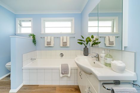 Photo of property in 28 Vernon Avenue, Takaro, Palmerston North, 4412