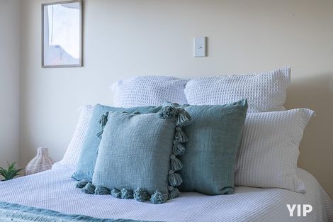 Photo of property in 1 Bennett Grove, Newlands, Wellington, 6037