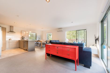 Photo of property in 85 Laingholm Drive, Laingholm, Auckland, 0604