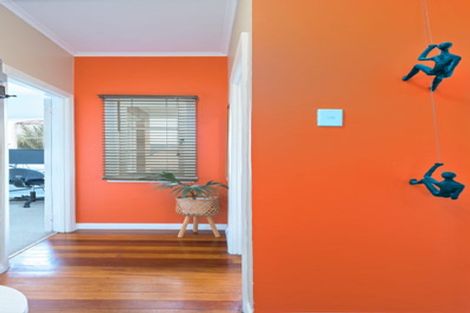 Photo of property in 227 Titirangi Road, Titirangi, Auckland, 0604