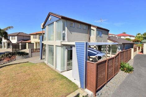 Photo of property in 10 Lupetti Rise, West Harbour, Auckland, 0618