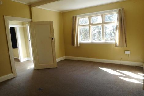 Photo of property in 82 Kelburn Parade, Kelburn, Wellington, 6012