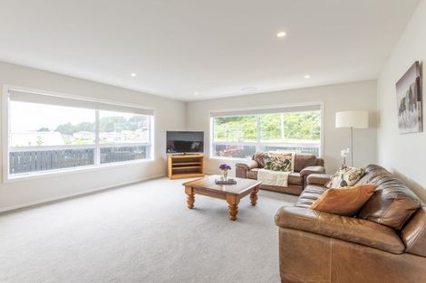 Photo of property in 16 Prestbury Grove, Churton Park, Wellington, 6037