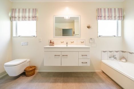 Photo of property in 88a Paremata Road, Paremata, Porirua, 5024