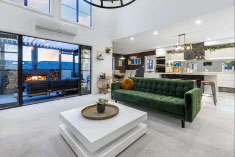 Photo of property in 88 Queen Charlotte Drive, Aotea, Porirua, 5024