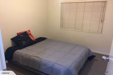 Photo of property in 1/5 Sunnyside Road, Sunnyvale, Auckland, 0612