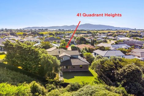 Photo of property in 41 Quadrant Heights, Paraparaumu, 5032