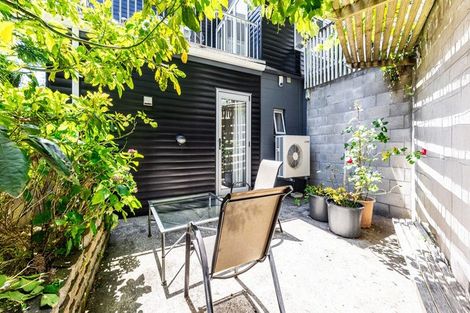 Photo of property in 2/17 Blackbridge Road, Wadestown, Wellington, 6012