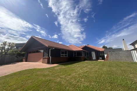 Photo of property in 108 Pacific Drive, Fitzherbert, Palmerston North, 4410