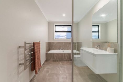 Photo of property in 56 Dunkeld Drive, Papamoa, 3118