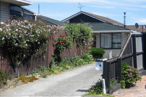 Photo of property in 2/100a Lake Terrace Road, Burwood, Christchurch, 8061