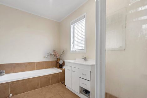 Photo of property in 12 Lane Road, Weymouth, Auckland, 2103