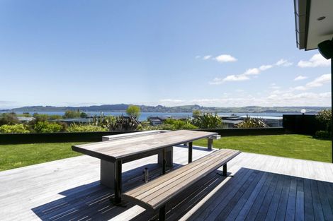 Photo of property in 21 Pukenamu Road, Rainbow Point, Taupo, 3330