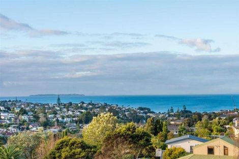 Photo of property in 1/293 East Coast Road, Mairangi Bay, Auckland, 0630