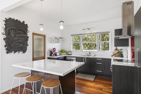 Photo of property in 1/300 Glenfield Road, Glenfield, Auckland, 0629