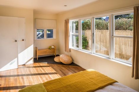 Photo of property in 2 Te Pari Pari Road, Pukerua Bay, 5026