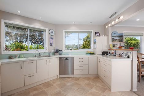 Photo of property in 16 Mana View Road, Paremata, Porirua, 5026
