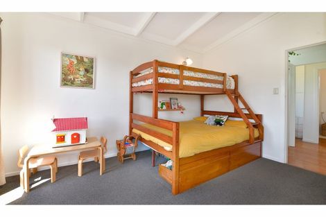 Photo of property in 30 Holiday Road, Stanmore Bay, Whangaparaoa, 0932