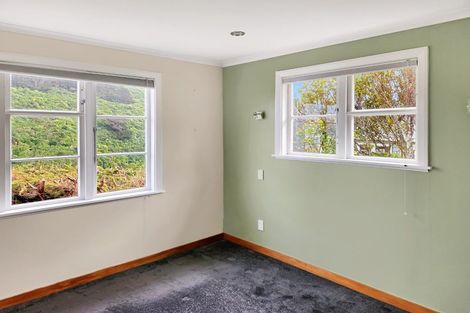 Photo of property in 1 Fleet Grove, Korokoro, Lower Hutt, 5012