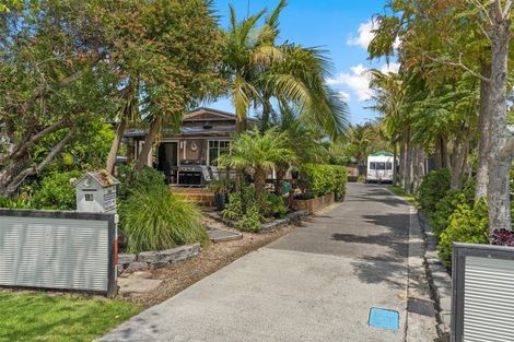 Photo of property in 12 Quo Vadis Place, Red Beach, 0932