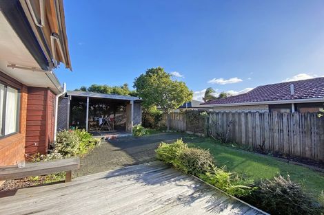 Photo of property in 38 West Fairway, Golflands, Auckland, 2013